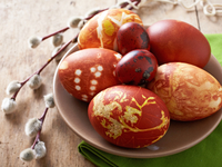 Как покрасить яйца в луковой шелухе на Пасху