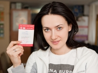 Соломия Витвицкая получила сертификат Красного Креста