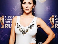 Аня Седокова обстригла волосы