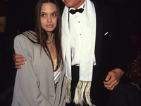 Звездный стиль: Знаменитости в свой первый выход на красную дорожку