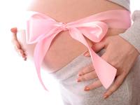 Малыш хлопает в ладоши в животе у мамы (видео)