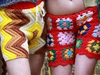 Странная мужская мода: Вязаные брюки и шорты