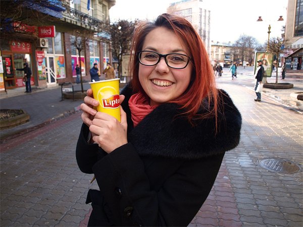 На улицах городов Украины стало ярче