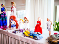 На благотворительном аукционе выставили кукол со внешностью звезд