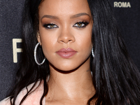 Рыжая бестия: Рианна кардинально сменила имидж