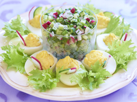 Пасхальные рецепты: Весенний салат из редиса и огурцов