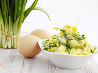 Салат из черемши с яйцом