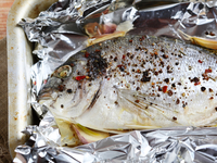 Запеченная дорада в фольге