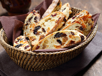 Бискотти с изюмом и орехами