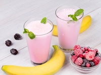 Напитки из замороженных ягод: Три вкусные идеи
