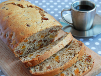 Чайный кекс с изюмом и курагой