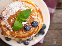 Оладьи с черникой и ванилью