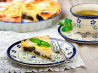 Пирог с творогом и черносливом