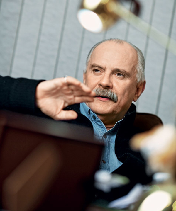 Неизвестные обстреляли офис студии Михалкова в Москве