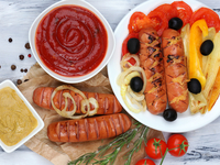 Закуски для пикника на природе: ТОП-5 блюд из сосисок