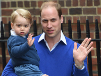 Принц Джордж познакомился со своей новорожденной сестрой