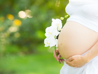 ТОП-5 советов, как уберечь тело от растяжек во время беременности