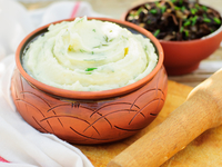 Картофельное пюре с зеленью и чесноком