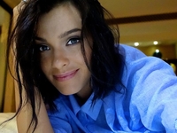 Экс-участница Serebro Елена Темникова показала, как кормит дочь грудью