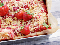 Как приготовить клубничный пирог с ревенем