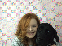 Невзирая ни на что: Слепая девушка учит делать макияж