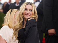 56-летняя Мадонна окрасила волосы в розовый