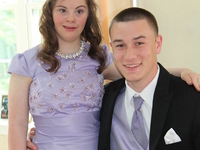 Парень сдержал обещание, данное подруге с синдромом Дауна