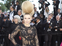 Россиянка Лена Ленина удивила западных стилистов эпатажным нарядом