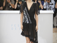 Пикантности в Каннах: Натали Портман надела просвечивающееся платье