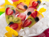 Фруктовый лед на палочке