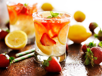 Лимонад с клубникой: Три вкусные идеи