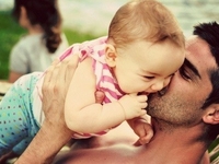 Папа может все и даже больше: Смотри милое видео про отцов