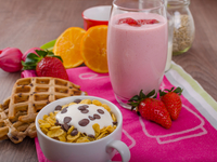 Клубника с йогуртом: Три идеи для завтрака