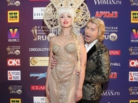 RU.TV-2015: Оля Полякова надела на премию кокошник с трезубцем