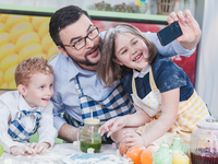 Сладкий омлет с ягодами от телеведущего Руслана Сеничкина