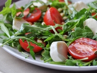 Что приготовить детям: ТОП-3 летних рецепта салатов