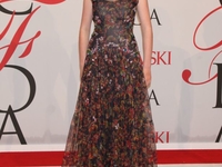 Достойная замена: 16-летняя дочь Умы Турман покорила женственным образом