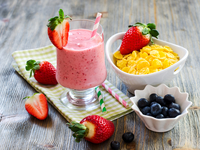 Молочный коктейль с клубникой: Три летние идеи