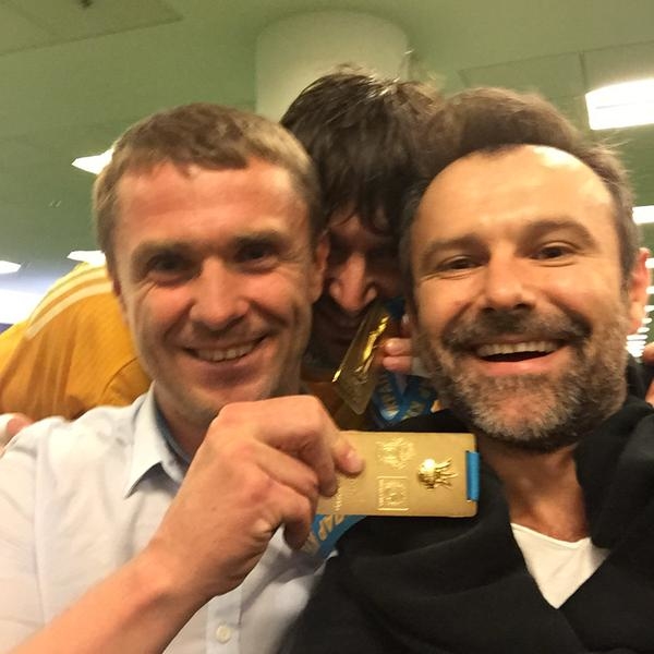 Вакарчук показал забавное селфи с футболистами Динамо