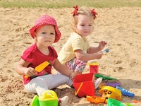 Летняя пора: Детские игрушки для песочницы