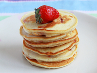 Оладьи с клубникой и ванилью