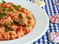 Рис с мидиями в томатно-сливочном соусе