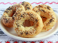 Бублики с начинкой из сыра и кетчупа