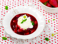 Ягодный суп с мороженым