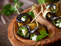 Рулетики из баклажанов с песто и моцареллой