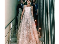 МУЗ-ТВ 2015: Платье Ани Седоковой весило 8 килограммов