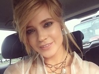 Глюкоза сама придумала платье для премии МУЗ-ТВ 2015