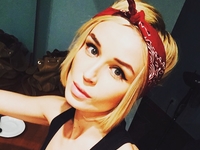 Полина Гагарина показала фото топлес