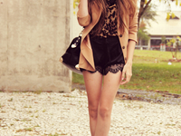 Деликатная женственность: Летние образы с кружевными шортами