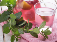 Компот из клубники и яблок